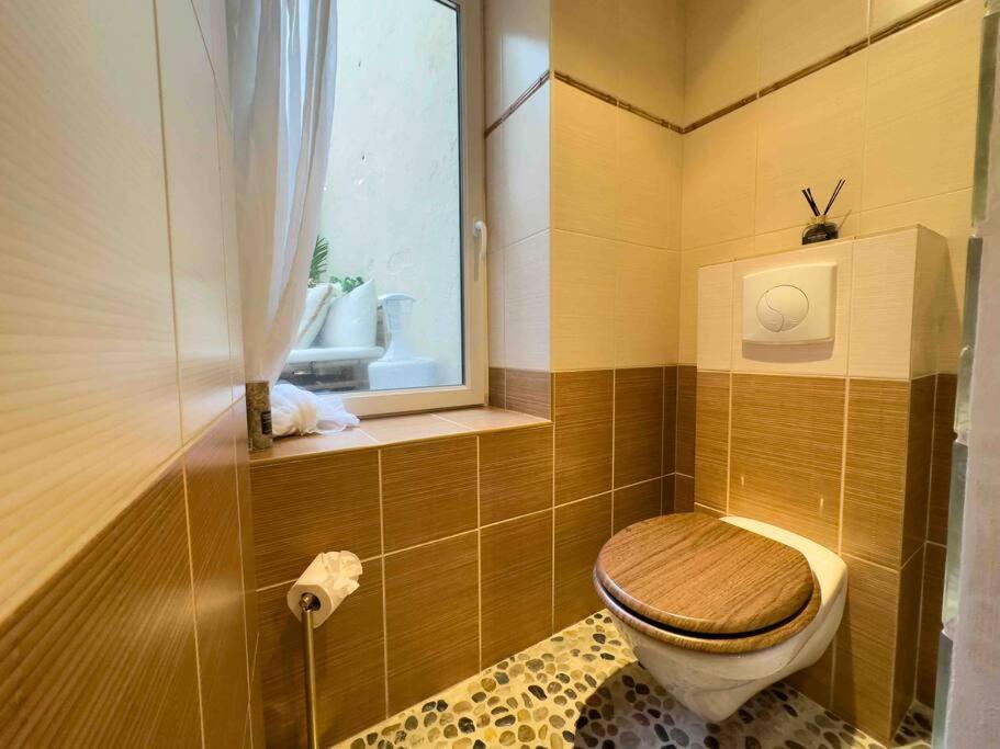 Apartment Les Seychelles, T2, Hyper Centre, Cours Interieure