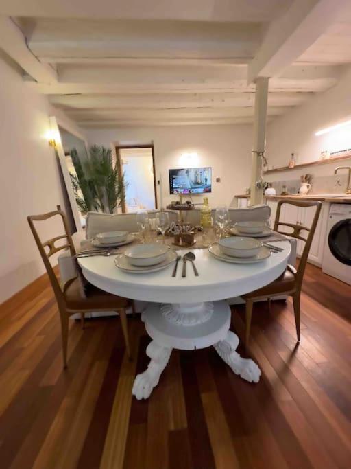 Apartment Les Seychelles, T2, Hyper Centre, Cours Interieure